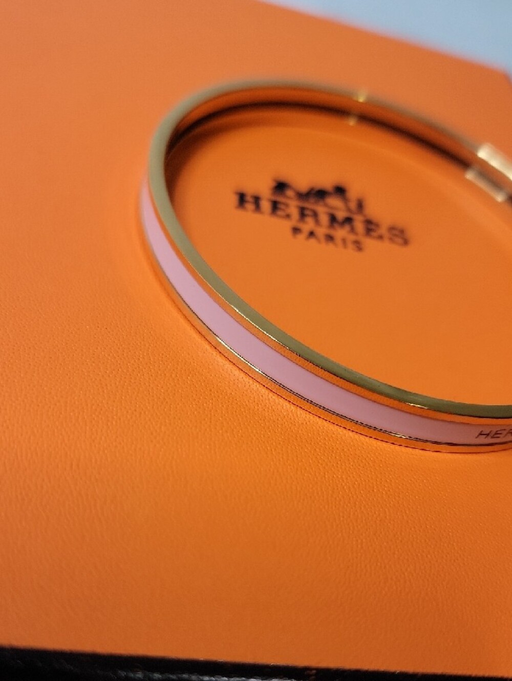 Hermes Pink Enamel & Gold Thin Bangle - Picture 3 of 3
